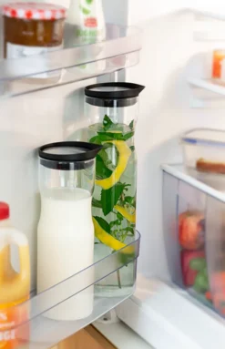 APS Glaskaraffe /// Ø 8 Cm, H: 25 Cm, 1 Liter /// Glas, 18/8 Edelstahl, Silikon /// Deckel Matt Poliert /// 10721 -Leonardo Verkäufe 0e81455f4531a537504fbb449e0b2e33