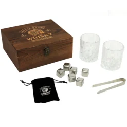 Whisky Geschenk-Set Mit 2 Gläsern, Eiswürfeln Aus Edelstahl, Zange, Samtbeutel In Einer Schönen Holzbox -Leonardo Verkäufe 1ab0093b20b8d2628398cc36375a66fb