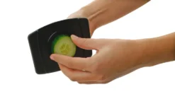 Fackelmann Dick-/Dünnschneider Mit Restehalter, Gemüseschneider Mit Zweiseitiger Edelstahl-Klinge, Hochwertiger Gemüsehobel (Farbe: Weiß/Schwarz), Menge: 1 Stück 15 Fackelmann Dick-/Dünnschneider Mit Restehalter, Gemüseschneider Mit Zweiseitiger Edelstahl-Klinge, Hochwertiger Gemüsehobel (Farbe: Weiß/Schwarz), Menge: 1 Stück -Leonardo Verkäufe 377638fd19b7f69aa1797a45a2cfcfdb