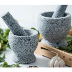 Granit-Mörser-Set Mit Schutzboden, Holzlöffel Und Gratis EBook – Mörser Und Stößel Aus Stabilem Und Geruchlosem Granit – Gewürzmörser,klein 10 Granit-Mörser-Set Mit Schutzboden, Holzlöffel Und Gratis EBook – Mörser Und Stößel Aus Stabilem Und Geruchlosem Granit – Gewürzmörser,klein -Leonardo Verkäufe 9d00e12b8aae8128583699f0591e7e60 1