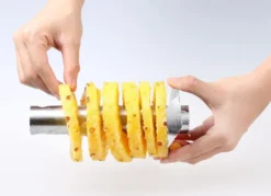 Deiss PRO Ananasschneider - 2 In 1 Edelstahl Ananasschneider & Schäler - Macht Die Perfekten Ananas Ringe Ohne Eine Sauerei - Spülmaschinenfest -Leonardo Verkäufe a889b0afaf47dfd757f8270843cf5184