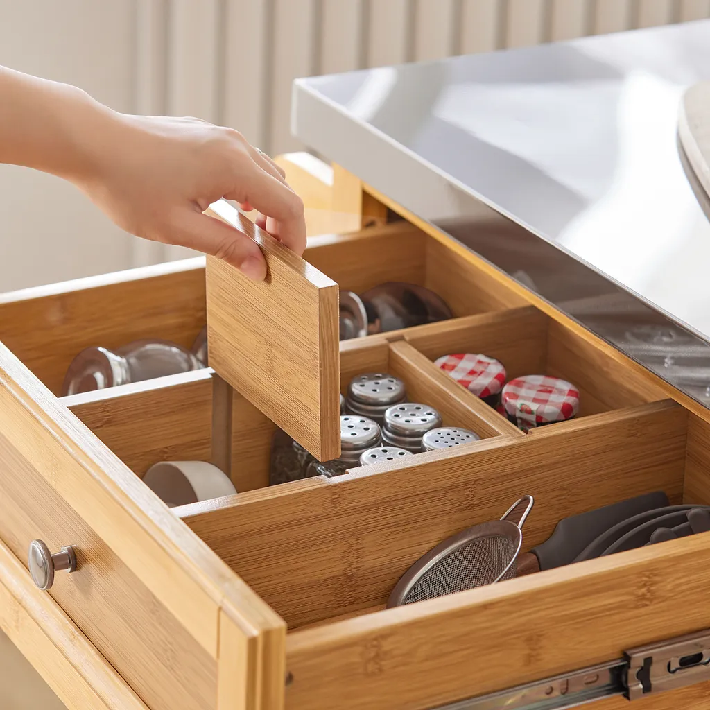 SoBuy FKW70-N Küchenwagen Servierwagen Kücheninsel Küchenschrank Aus Bambus Mit Edelstahlarbeitsplatte BHT Ca.: 115x92x46cm 8 SoBuy FKW70-N Küchenwagen Servierwagen Kücheninsel Küchenschrank Aus Bambus Mit Edelstahlarbeitsplatte BHT Ca.: 115x92x46cm – Bild 8