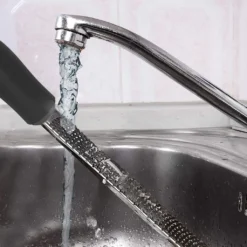 Zitronenreibe Aus Edelstahl | Parmesanreibe [32,5 Cm] | Ingwerreibe | Multifunktionaler Zester Reibe | Muskatnuss Reibe Mit Schutz & Reinigungsbürste | Hobel Reibe Für Schokolade, Käse, Kokosnuss -Leonardo Verkäufe ac9289e0dc59e4d50f8a8ffd401e98b5 1