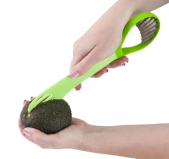 Avocadoschneider Avocadoschäler 5 In 1 Schält Entkernt Löst Schneidet Püriert -Leonardo Verkäufe bd145ac9af245321ef73c2cf410ca9ba