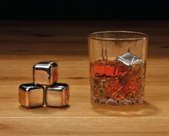 Whisky Geschenk-Set Mit 2 Gläsern, Eiswürfeln Aus Edelstahl, Zange, Samtbeutel In Einer Schönen Holzbox -Leonardo Verkäufe c35d68c3437388441d1681e52ad6adec