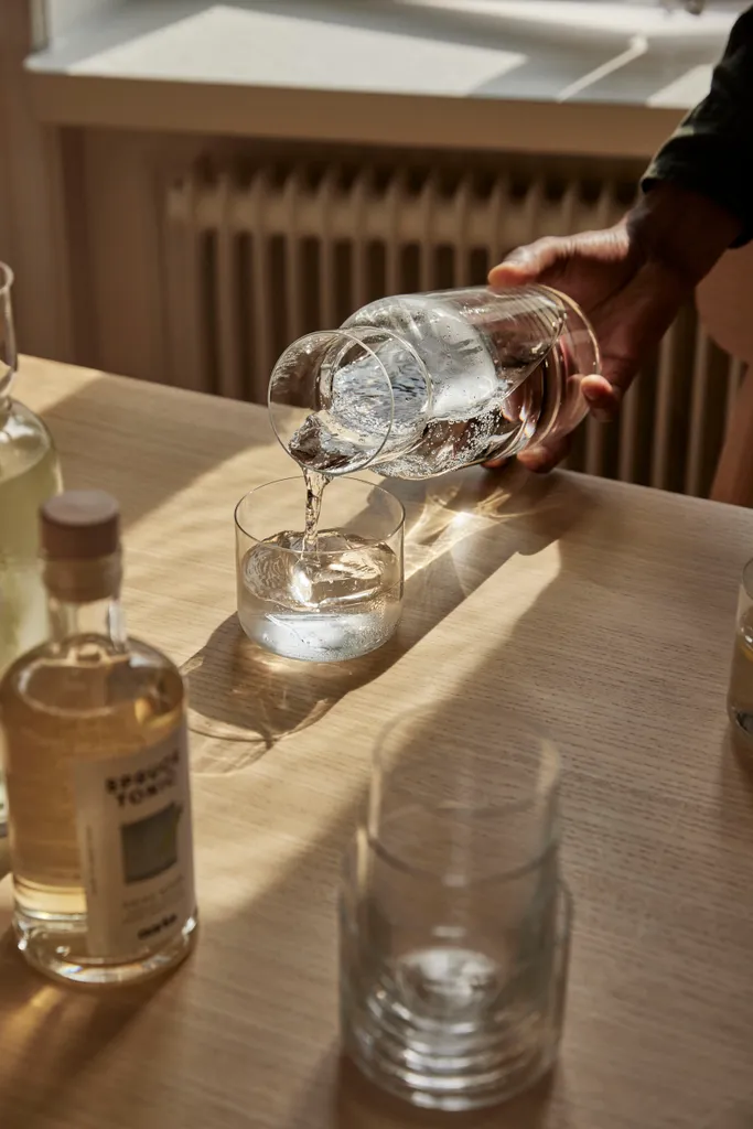 AARKE Karaffe Mit Rührlöffel Nesting Carafe Und Mixing Spoon Kristallglas 1,1L 7 AARKE Karaffe Mit Rührlöffel Nesting Carafe Und Mixing Spoon Kristallglas 1,1L – Bild 7