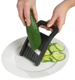 Fackelmann Kompakt-Hobel, Gemüsehobel Mit Edelstahlklinge, Reibe Mit Ergonomischem Griff (Farbe: Schwarz/Silber), Menge: 1 Stück -Leonardo Verkäufe dbcf4b73ad3b00d1bef5d0775d683d55