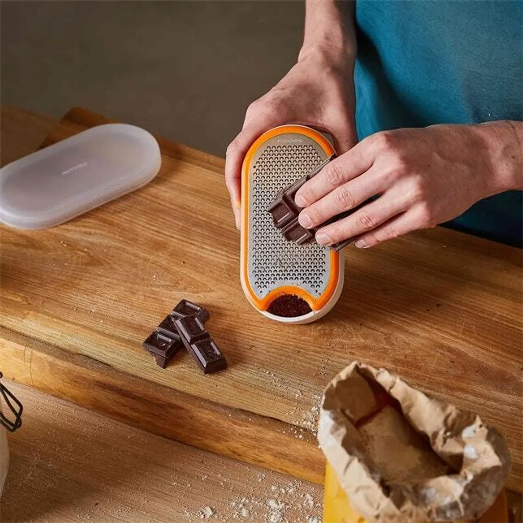 Fiskars FF Handreibe Mit Behälter, 1019530 6 Fiskars FF Handreibe Mit Behälter, 1019530 – Bild 6