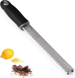 Zester, Hobel Reibe - Käsereibe, Parmesanreibe, Zitronenreibe - Küchenreibe Aus Edelstahl Mit Schutzabdeckung Und Silikon Griff | Schwarz